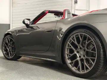 PORSCHE 992 CABRIO 6 TKM   BRD   APPROVED   21 ZOLL