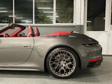 PORSCHE 992 CABRIO 6 TKM   BRD   APPROVED   21 ZOLL