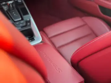 PORSCHE 992 Carrera 4S  Approved  Vollausstattung
