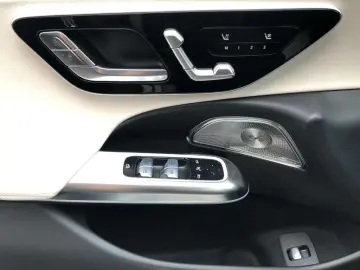 MERCEDES-BENZ E 220 d AMG