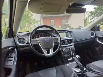 Volvo V40 2.0 D4 Momentum 2014