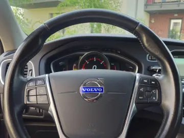 Volvo V40 2.0 D4 Momentum 2014