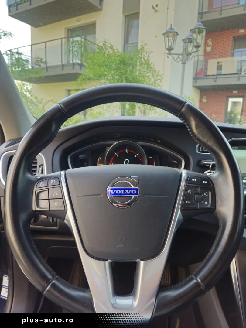 Volvo V40 2.0 D4 Momentum 2014
