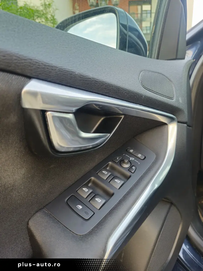 Volvo V40 2.0 D4 Momentum 2014