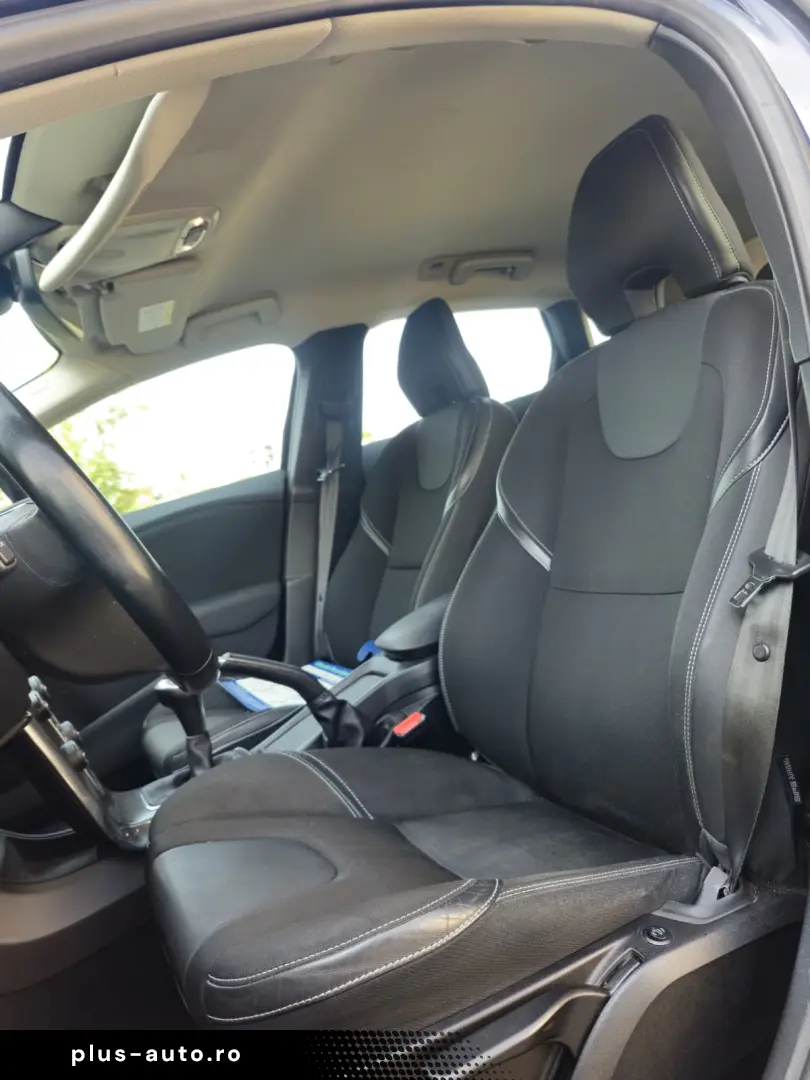 Volvo V40 2.0 D4 Momentum 2014