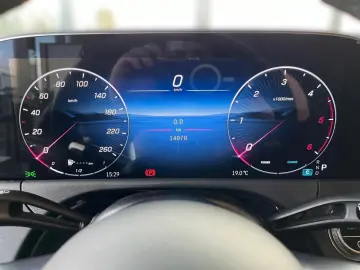 MERCEDES-BENZ E 220 d AMG