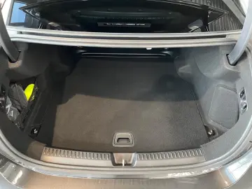 MERCEDES-BENZ E 220 d AMG