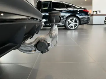 MERCEDES-BENZ E 220 d AMG