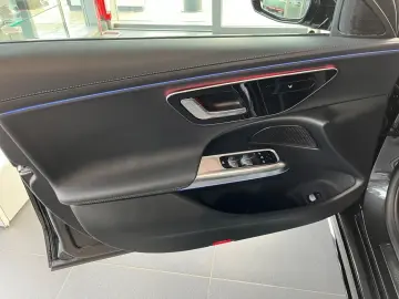 MERCEDES-BENZ E 220 d AMG