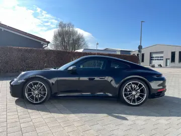 PORSCHE 992 Carrera