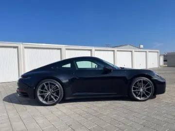 PORSCHE 992 Carrera