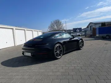 PORSCHE 992 Carrera