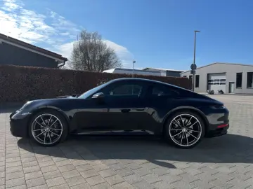 PORSCHE 992 Carrera
