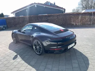 PORSCHE 992 Carrera