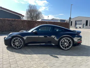 PORSCHE 992 Carrera