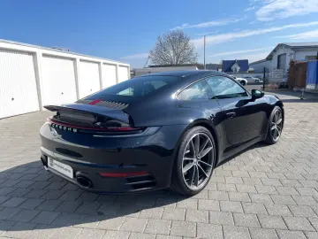PORSCHE 992 Carrera
