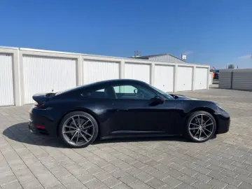 PORSCHE 992 Carrera