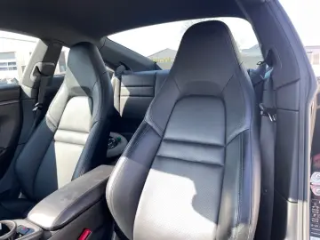 PORSCHE 992 Carrera