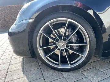 PORSCHE 992 Carrera