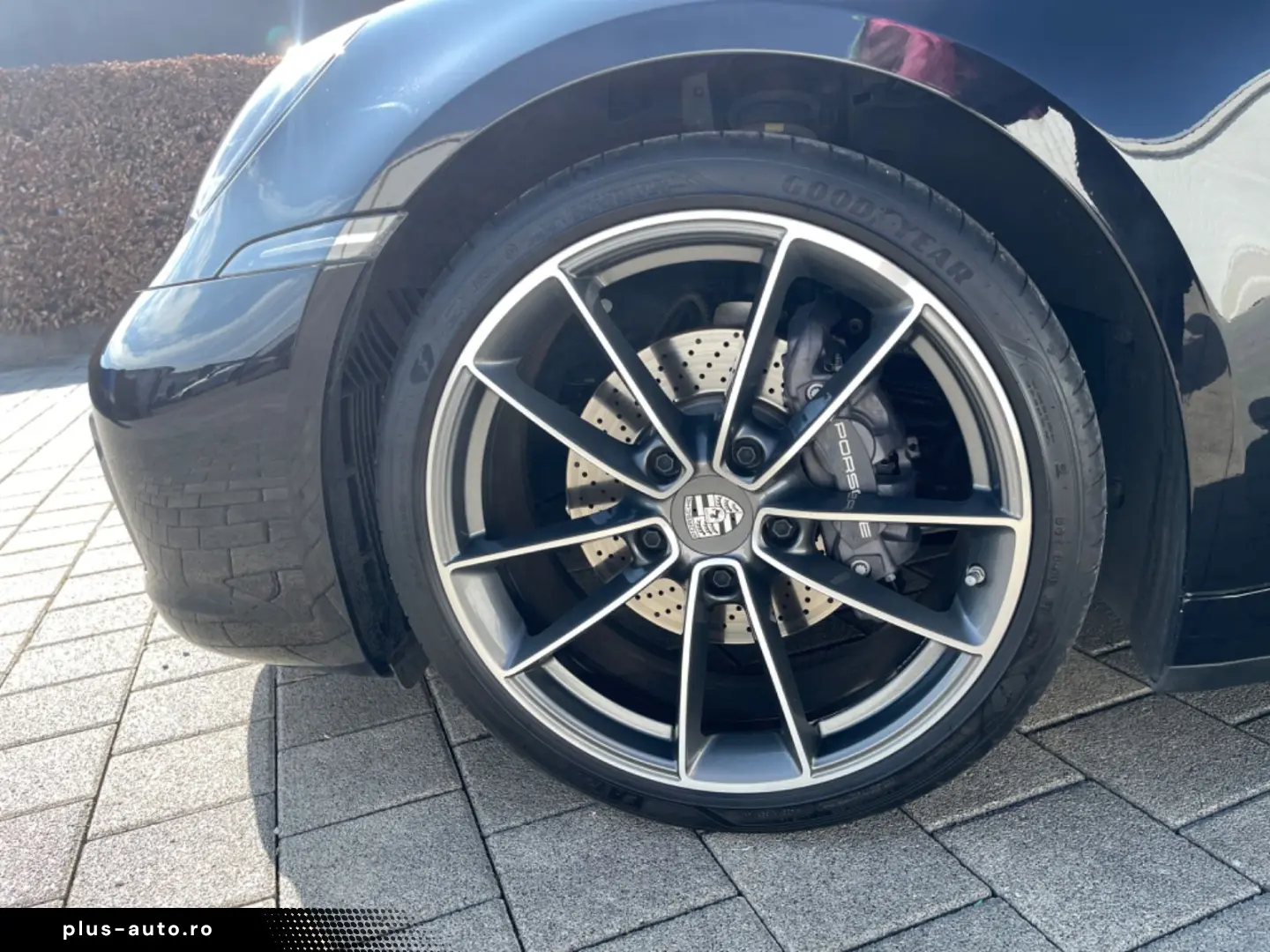 PORSCHE 992 Carrera