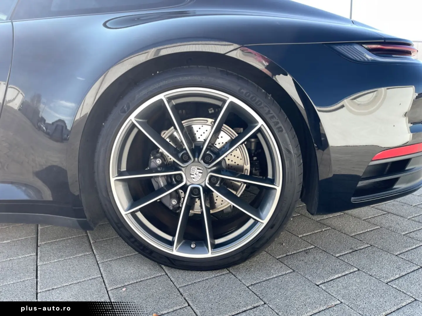 PORSCHE 992 Carrera