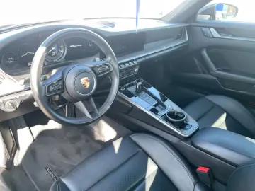 PORSCHE 992 Carrera