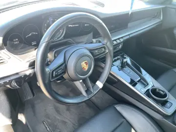 PORSCHE 992 Carrera