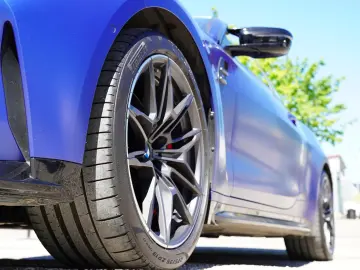 BMW M4 xDr Competition Cabrio in FROZEN BLUE