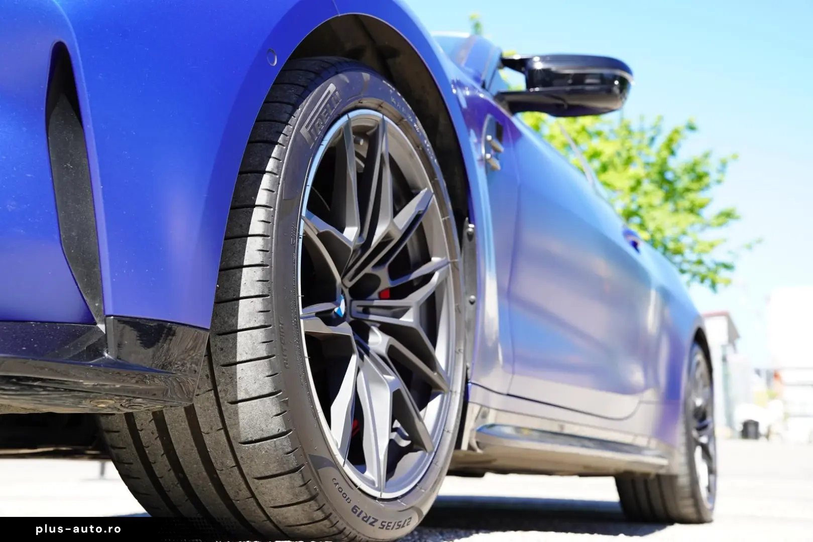 BMW M4 xDr Competition Cabrio in FROZEN BLUE