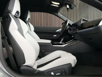 BMW M4 Coupe Competition CARBON Skyscraper Individua