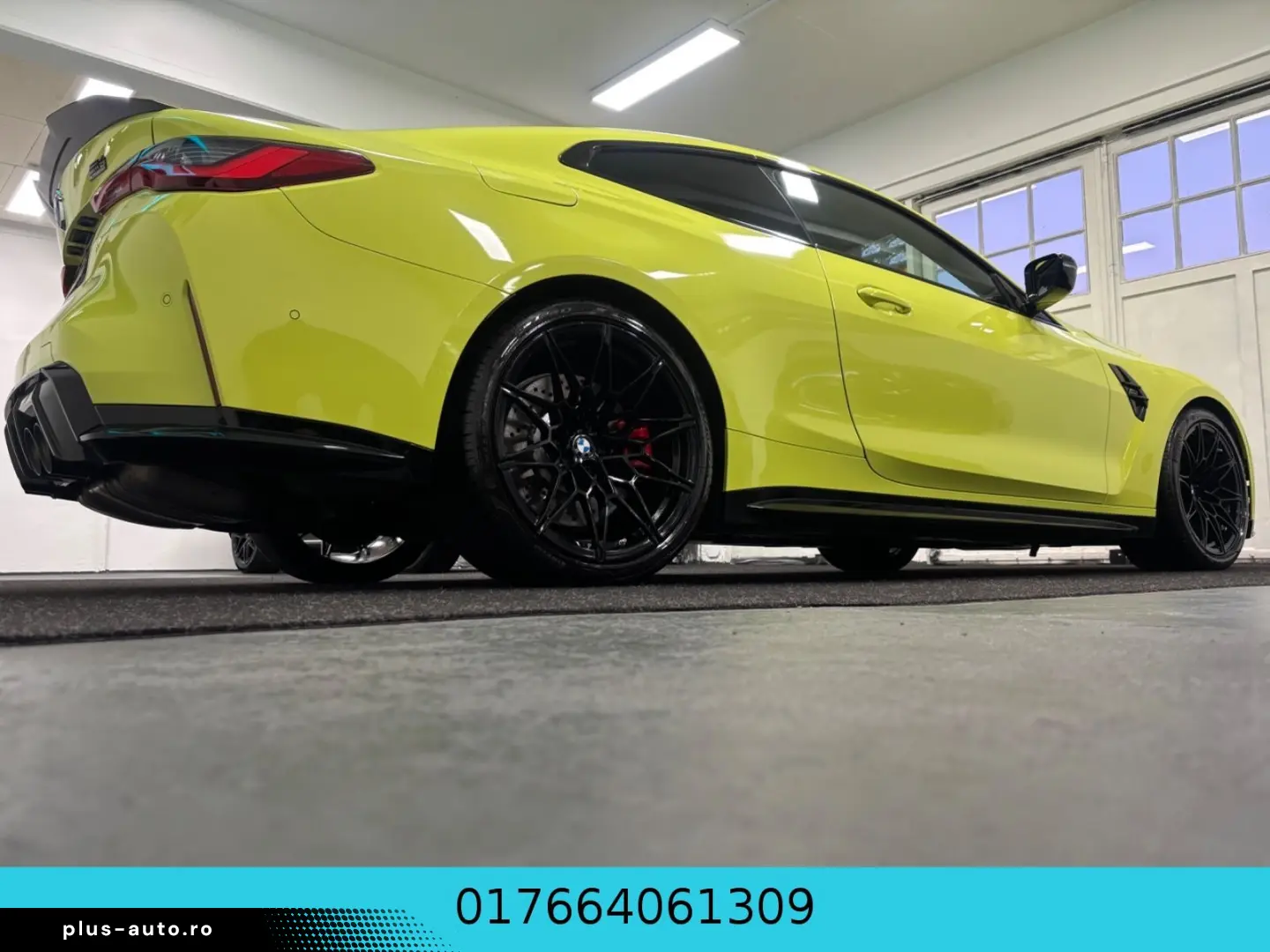 BMW M4 Coupe xDrive Competition CARBON HEAD UP R CAM