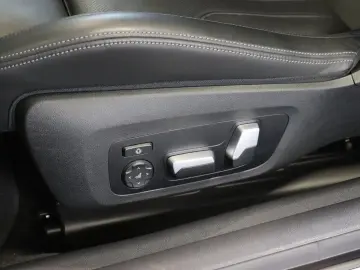 BMW M4 Coupé Head-Up Laser HiFi Innovation Shadow...