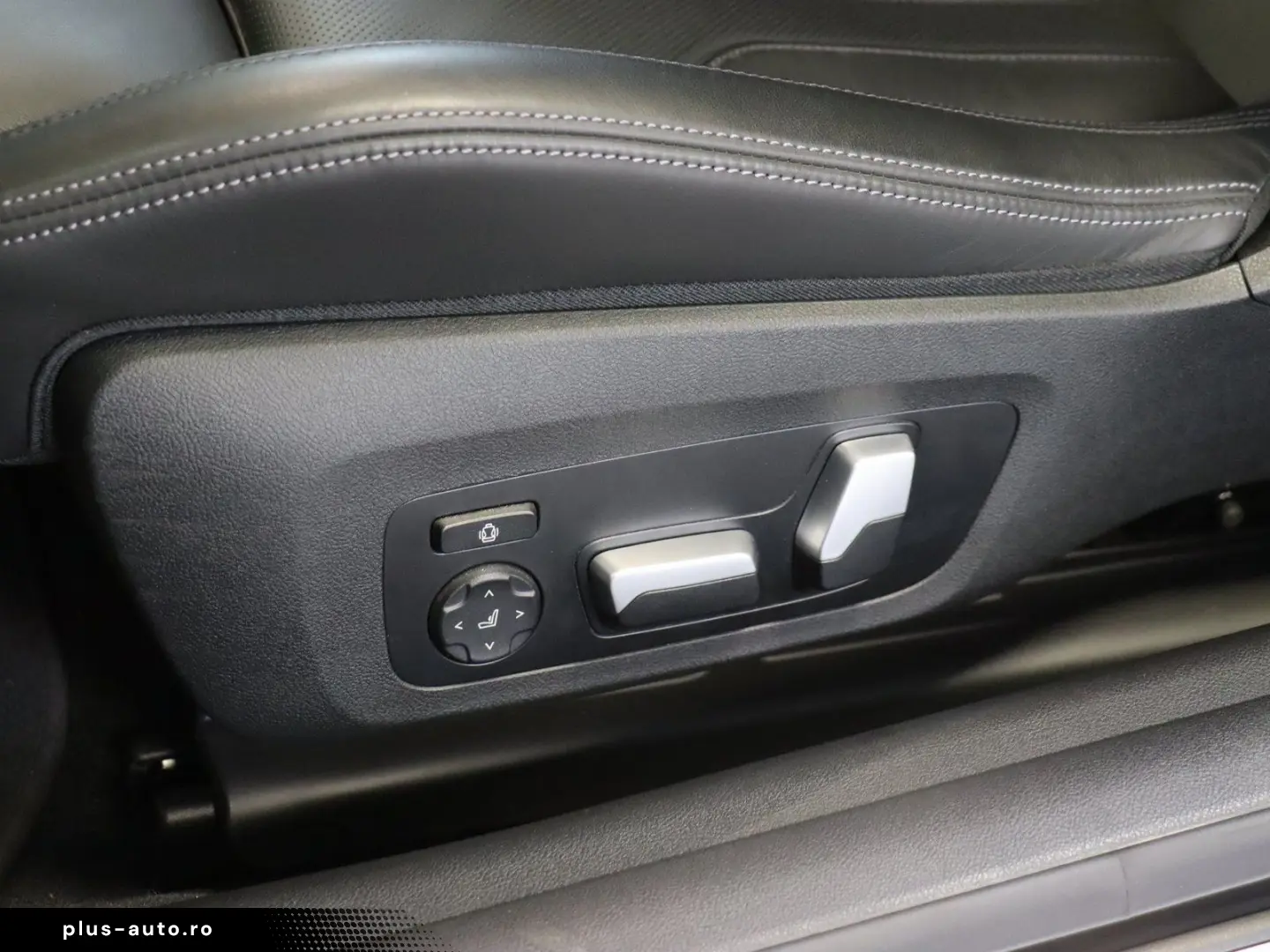 BMW M4 Coupé Head-Up Laser HiFi Innovation Shadow...