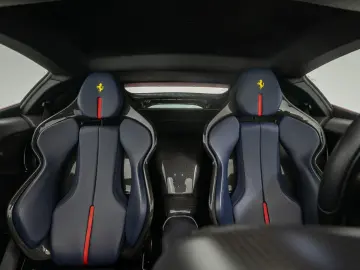 FERRARI SF90 Stradale