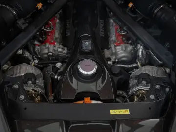 FERRARI SF90 Stradale