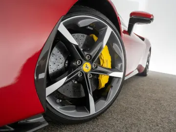 FERRARI SF90 Stradale