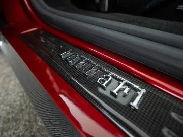 FERRARI SF90 Stradale