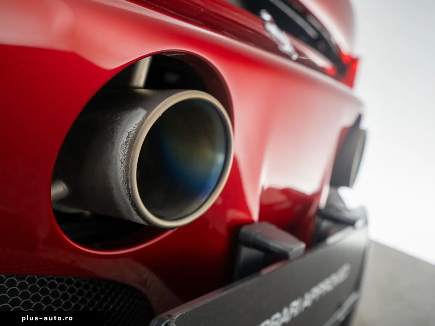 FERRARI SF90 Stradale