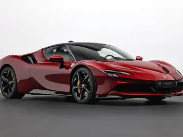 FERRARI SF90 Stradale