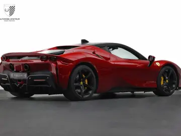 FERRARI SF90 Stradale