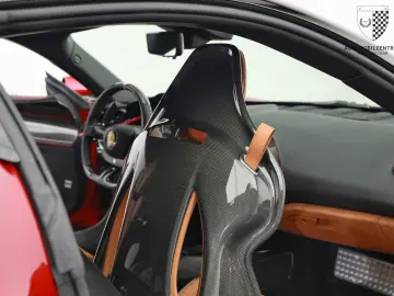 FERRARI SF90 Stradale