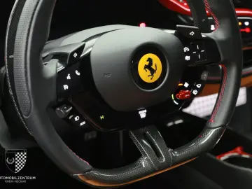 FERRARI SF90 Stradale