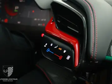 FERRARI SF90 Stradale