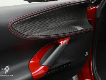 FERRARI SF90 Stradale