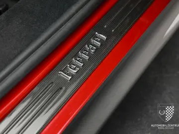 FERRARI SF90 Stradale