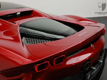 FERRARI SF90 Stradale