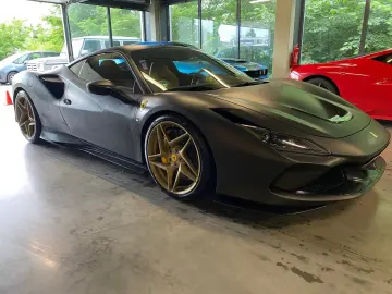 FERRARI F8