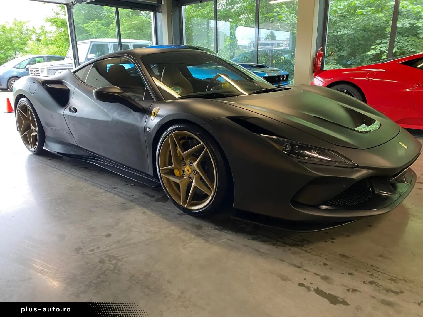 FERRARI F8