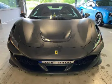 FERRARI F8