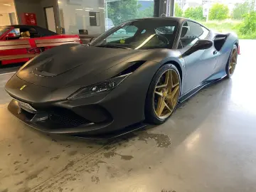 FERRARI F8